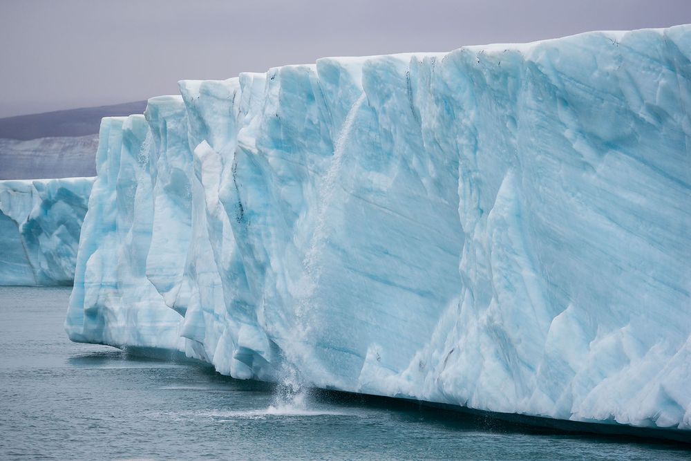 Ice-sheet-with-melt-water-stream_E7T3561-Brasvellbreen,-Svalbard,-Arctic.jpg