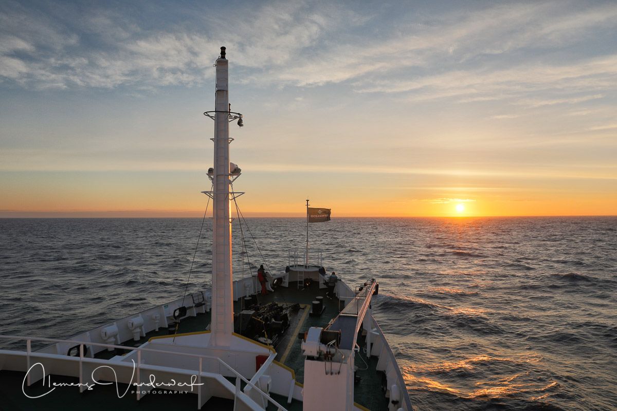 sunrise-on-board-in-scotia-sea_83a3618-scotia-sea-southern-ocean.jpg