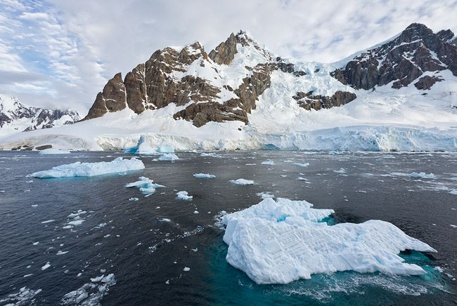 Icebergs-floating-in-the-Lemaire-Channel_S6A8599-Lemaire-Channel-Antarctica1.jpg