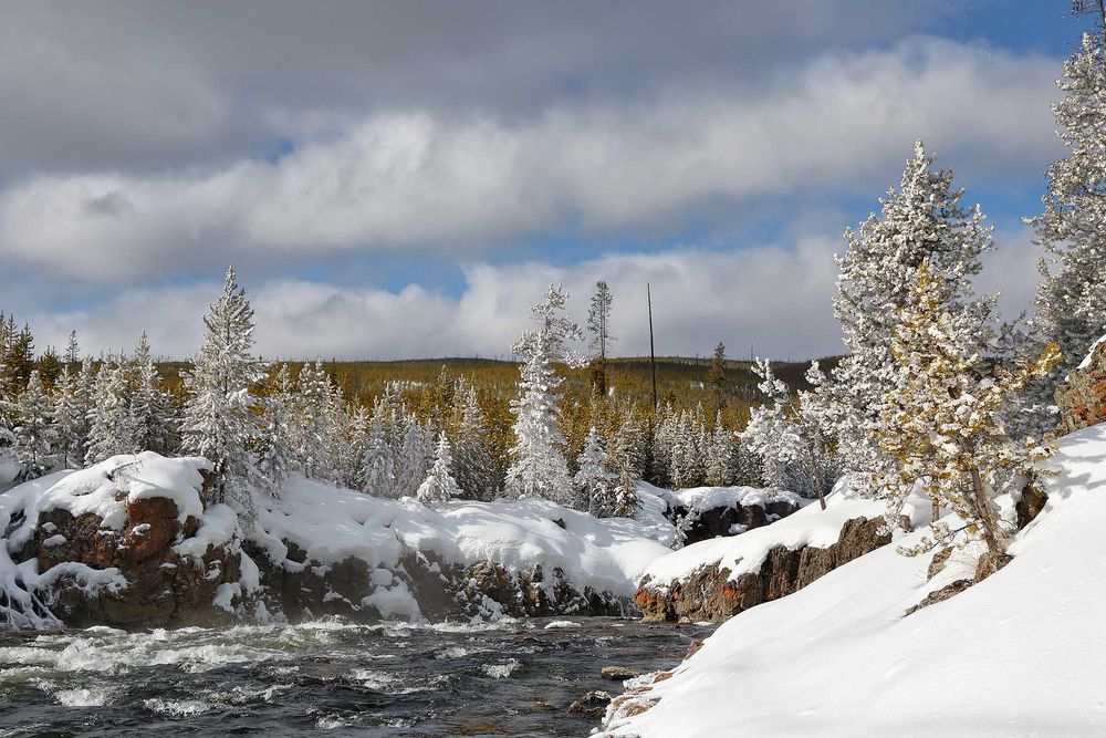 Firehole-river-entering-the-canyon_S6A5894-Yellowstone-National-Park,-WY,-USA.jpg