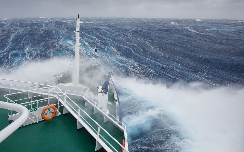 Plancius breaking waves_83A8117-Drake Passage, Southern Ocean.jpg