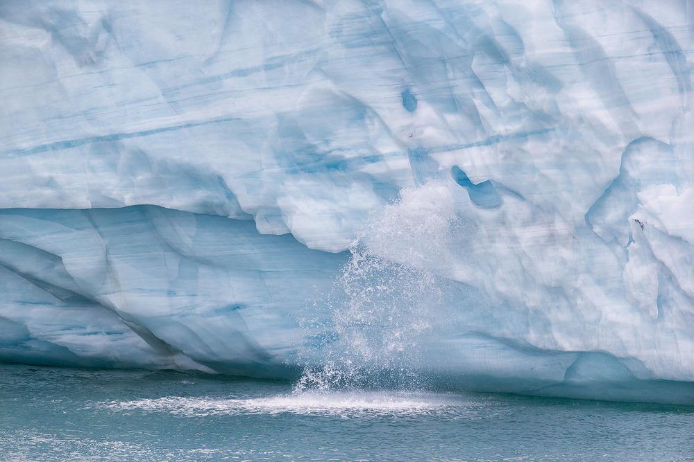 Ice-shelf-melting-water-stream_E7T3616-Brasvellbreen,-Svalbard,-Arctic.jpg