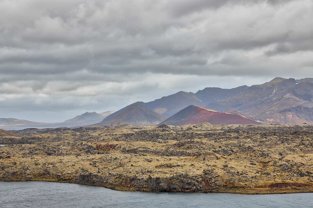 Red-mountain-in-lava-landscape_S6A7382-Selvallavatn,-West-Iceland_HDR_edit.jpg