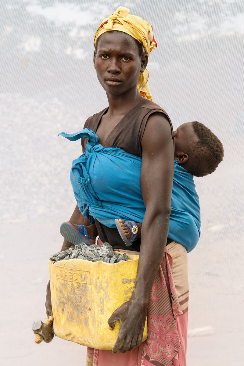  ACIRO VICKY: AGE 18  & HER SON MICHAEL AGE 10 MONTHS WORKING IN QUARRY FOR ONE YEAR
