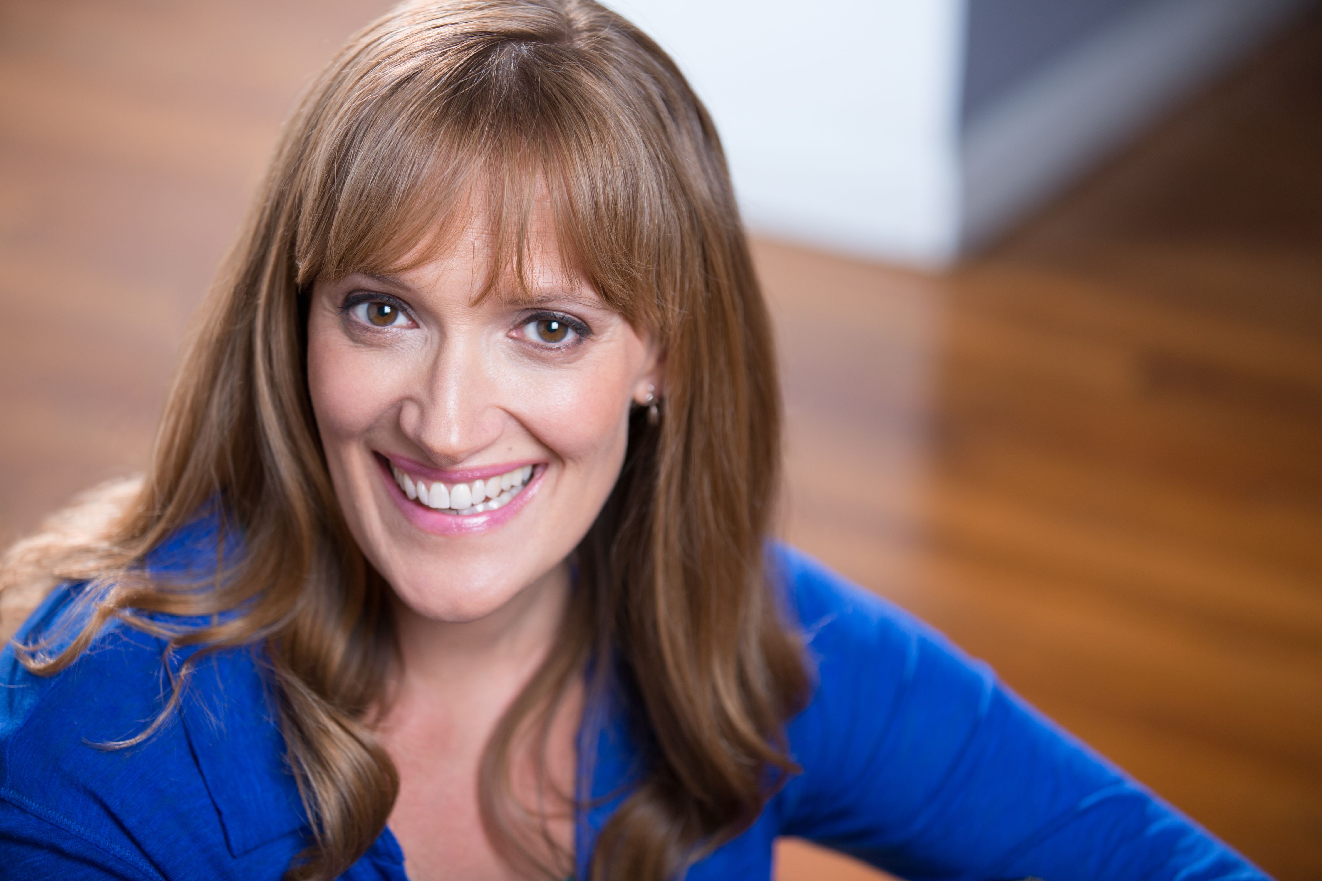 Laura Frenzer – Commercial Headshot - Product Advertising