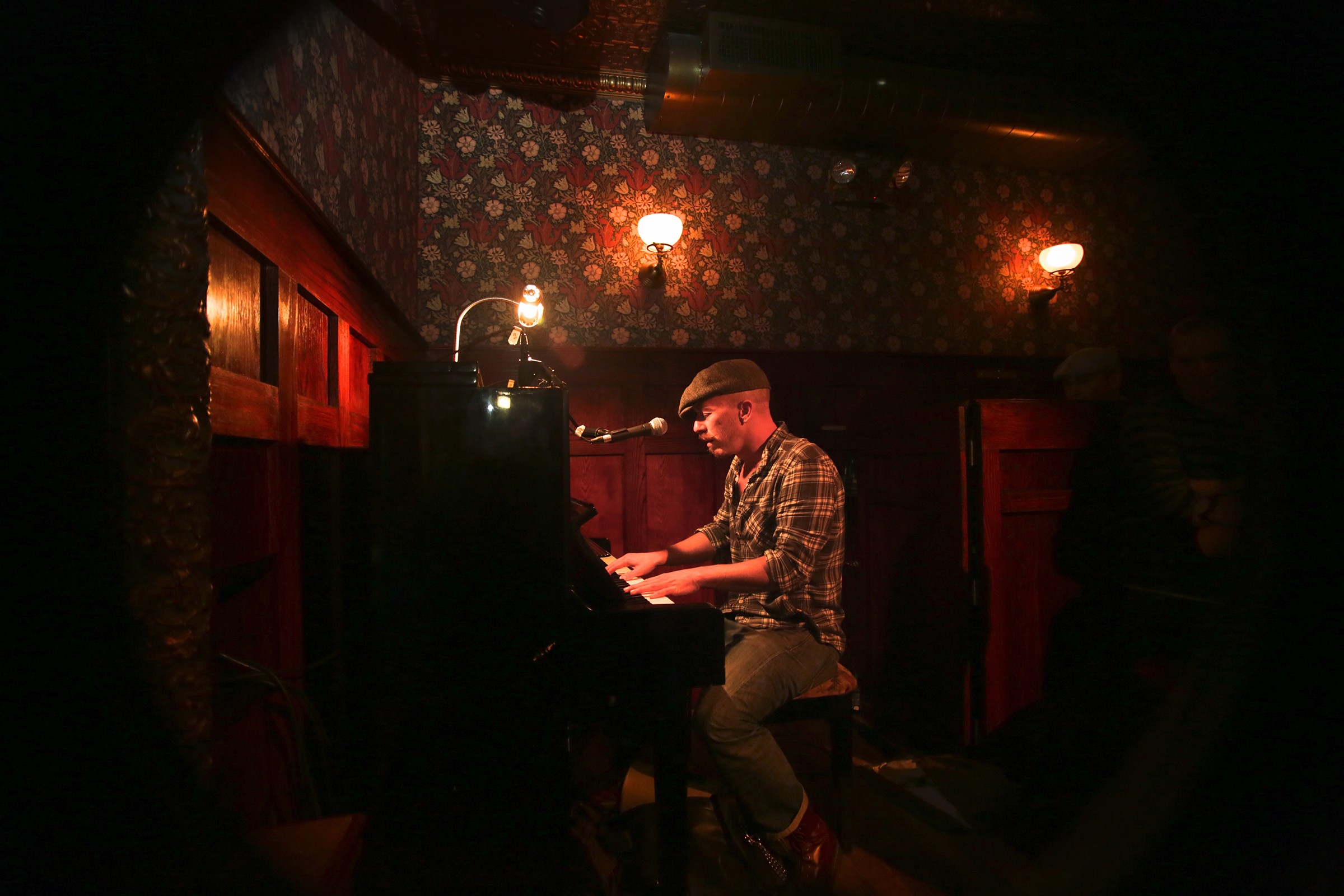 Foy Vance_Slipper Room_10172013_Basil Rodericks15 (1)r_web.jpg