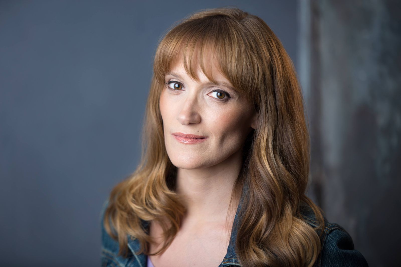 Laura Frenzer – Professional Studio Headshot