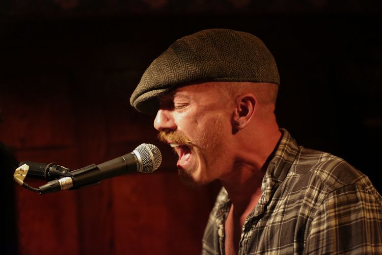 Foy Vance_Slipper Room_10172013_Basil Rodericks20_web.jpg