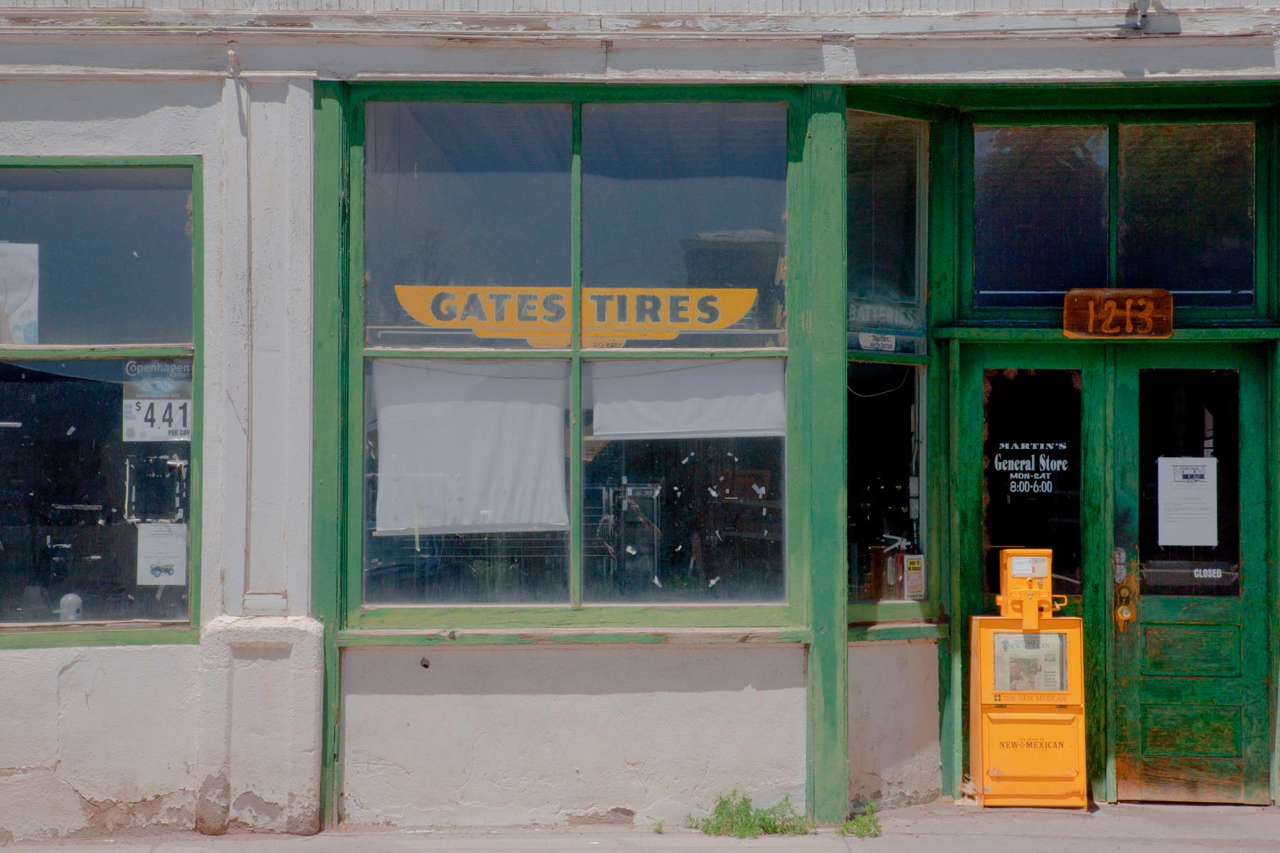 1r8x12_5531_trucesgasstation_2j8z7787