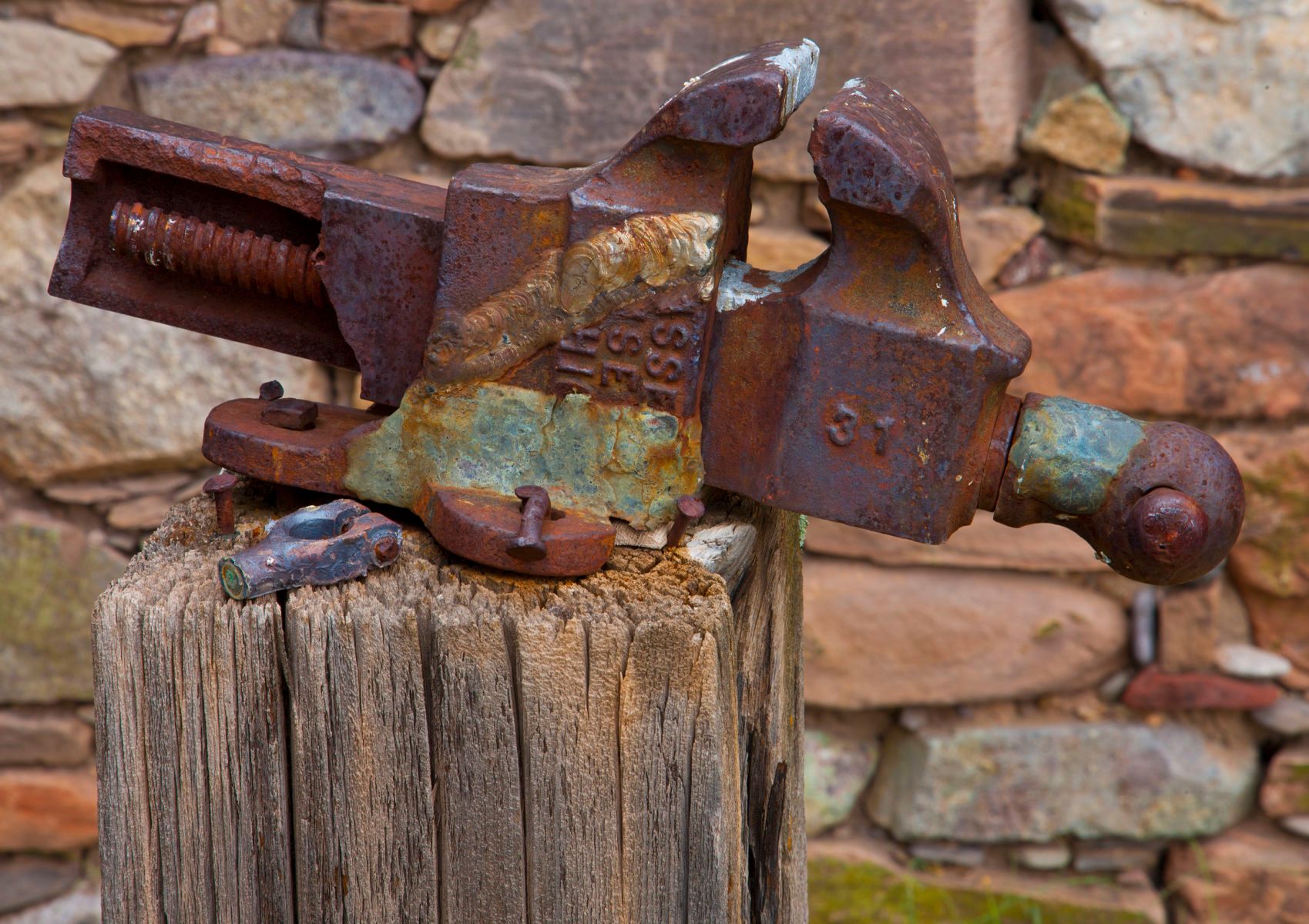 1r8_5x12_5556_stonehousew_tool_2j8z3253