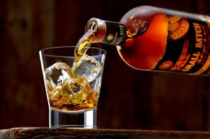 beverage-photography-Rebel-Yell-Bourbon-drink-pour.jpg