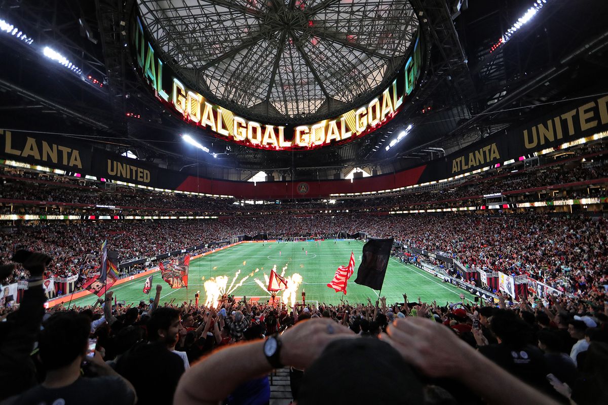 Mercedes Benz-Fans GoalB83I1143.jpg