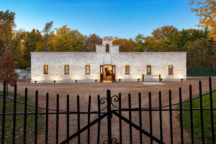 public / institutional