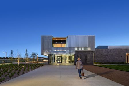 Patterhn Ives / Market Center of the Ozarks, Springdale, Arkansas