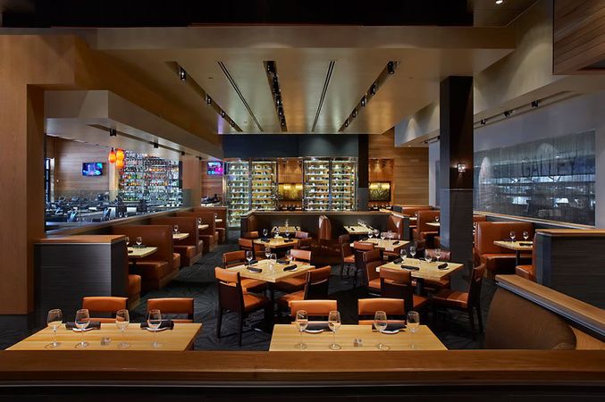 1Houlihan_s_Bristol_Dining_area.jpg