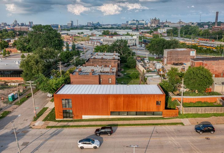 Derek Hoeferlin / Weathering St(ee)L House