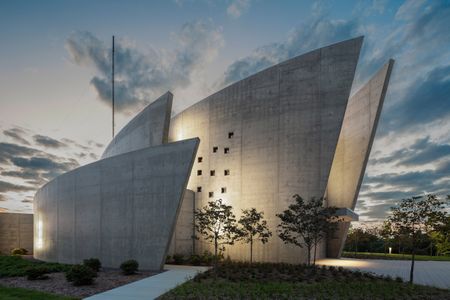 St. Louis Design Alliance and BSI Constructors  /   Chapel of the Risen Christ