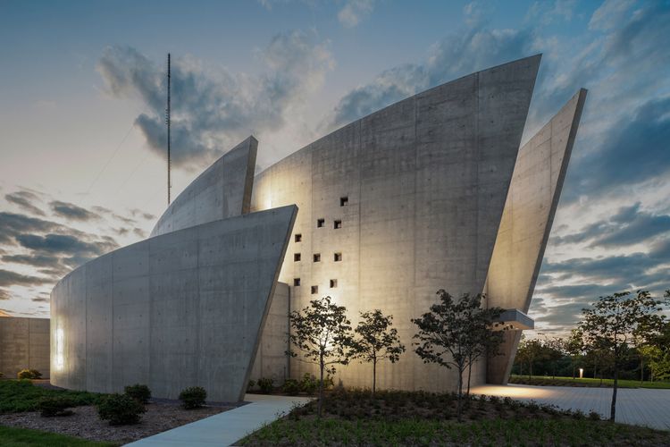 St. Louis Design Alliance and BSI Constructors  /   Chapel of the Risen Christ