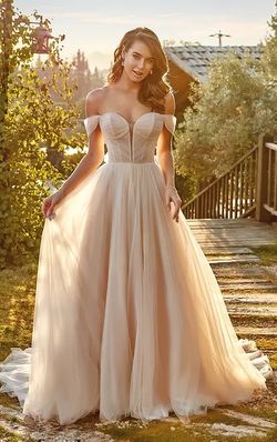 EK1601_Angelina_CH_full1_SL_COVER.jpg