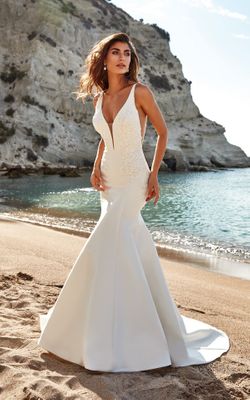 DR2402_Corina_full1_COVER-600x960.jpg