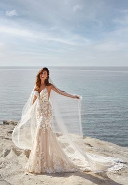 DR2210_Selena_fullVE2.jpg