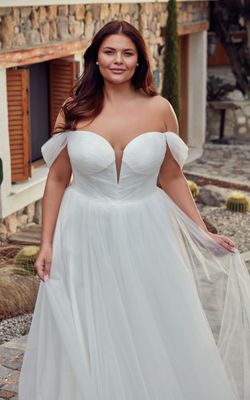UR466_Abigail_SL_close1-800x1280.jpg