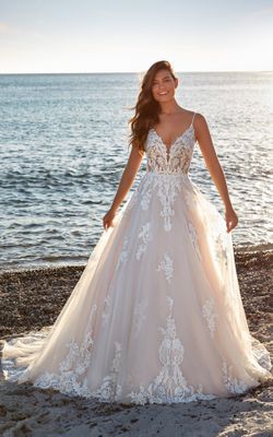 DR2307_Roxana_full_web-600x960.jpg