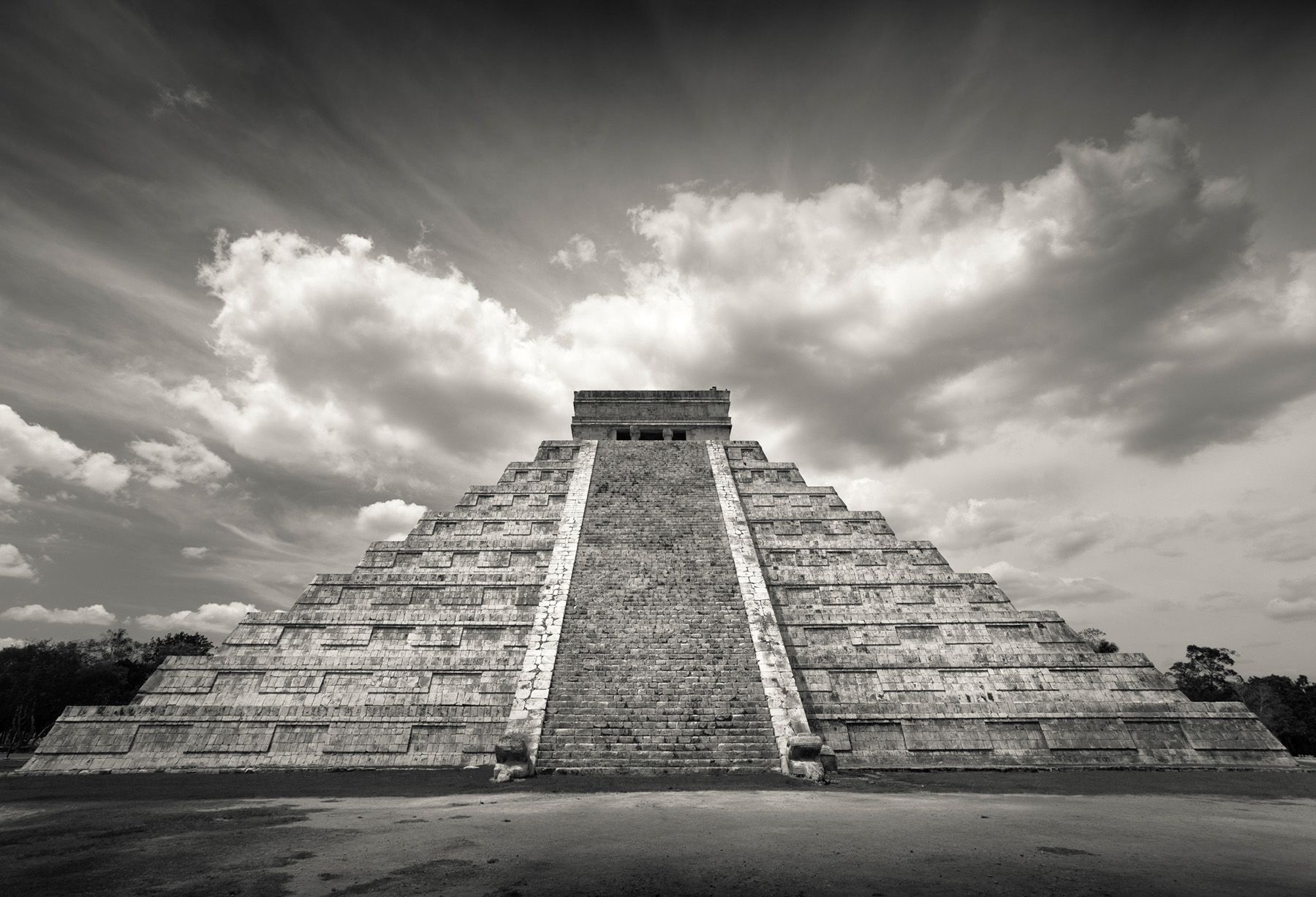 chitzen_itza_main_temple1.jpg
