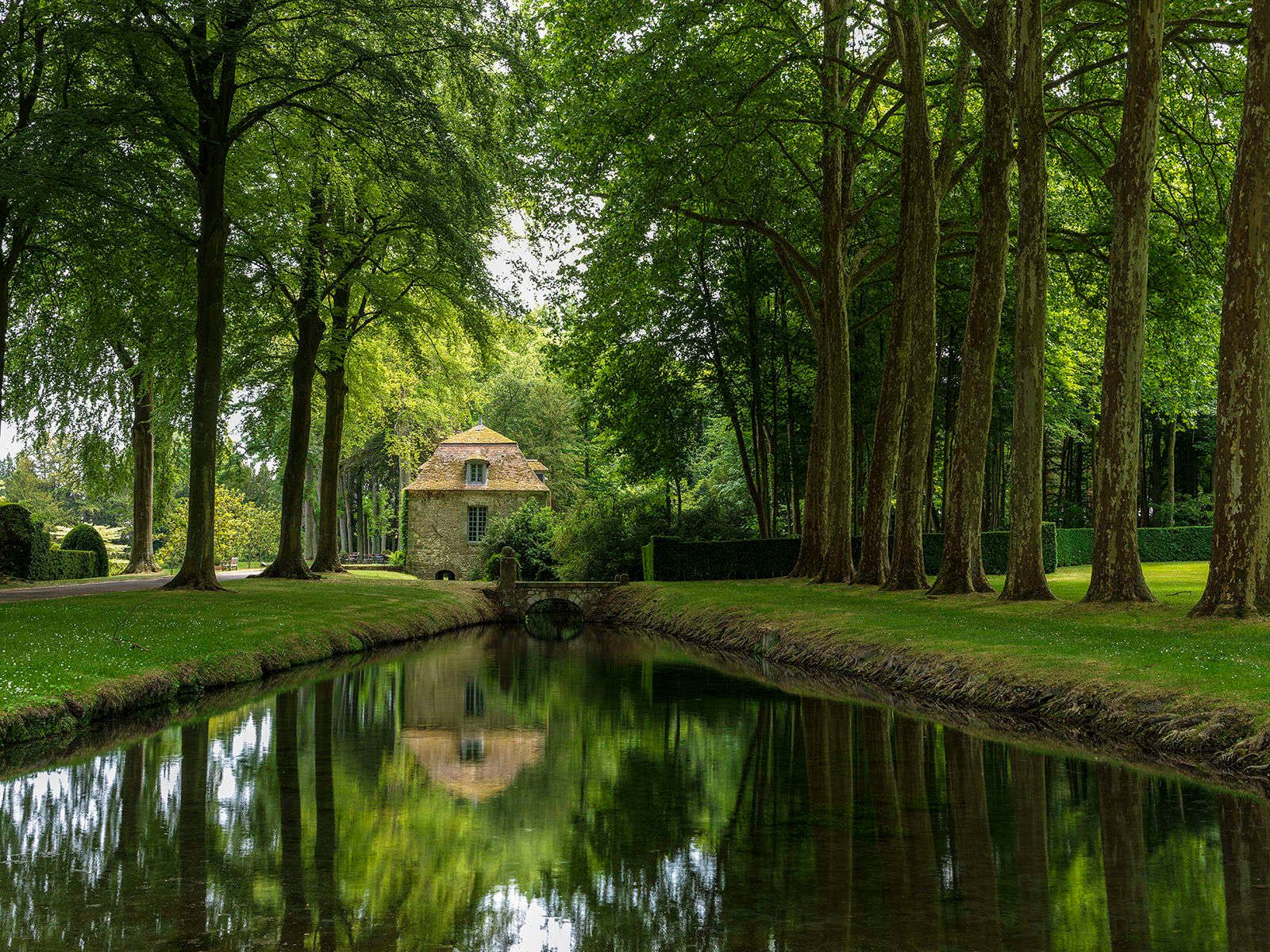 MAISONETTE AND CANAL, COURANCES, FRANCE, 2010