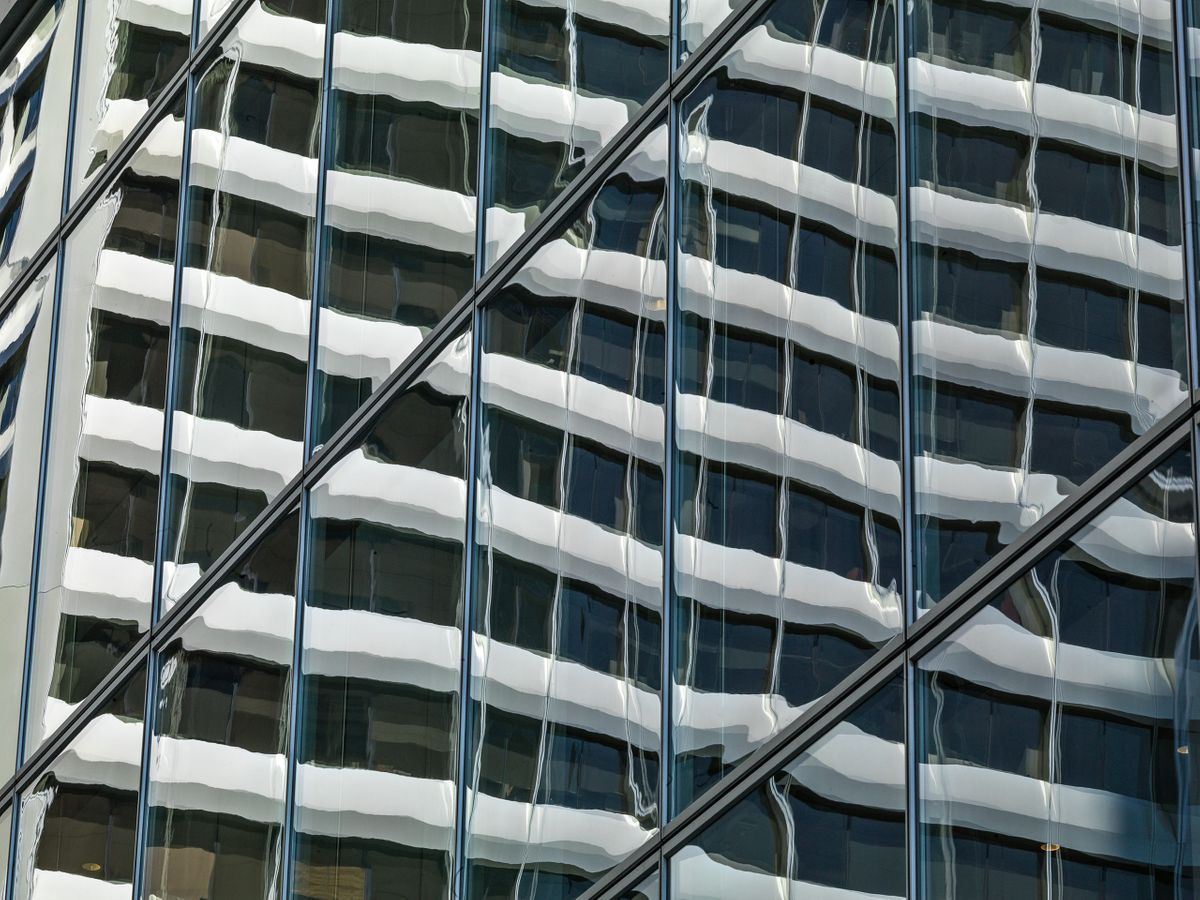 DISTORTED MODERN PATTERN WINDOW REFLECTION, SAN FRANCISCO, US, 2019