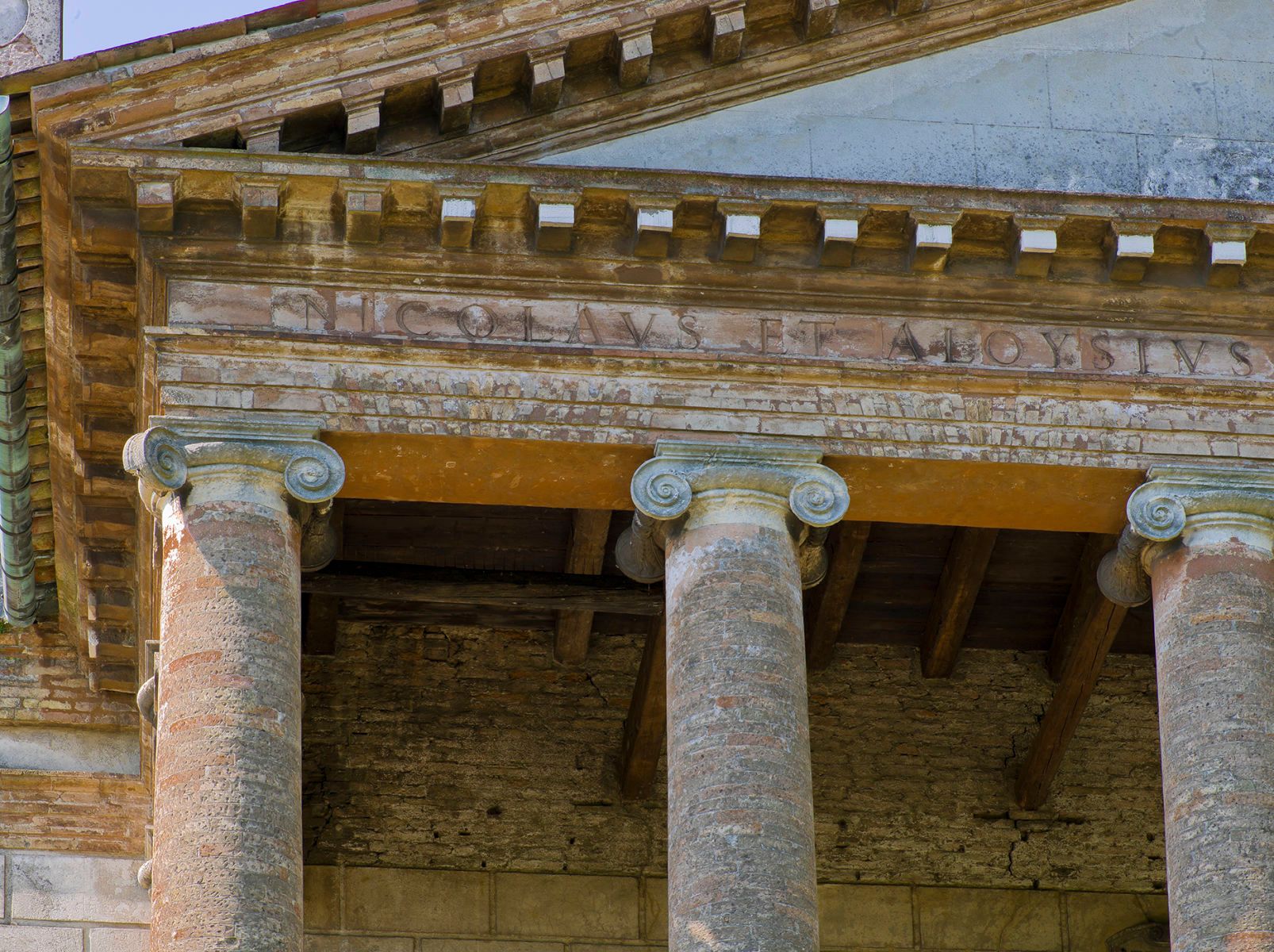 VILLA FOSCARI, VICENZA ITALY- DETAILS OF PEDIMENT AND COLUMNS