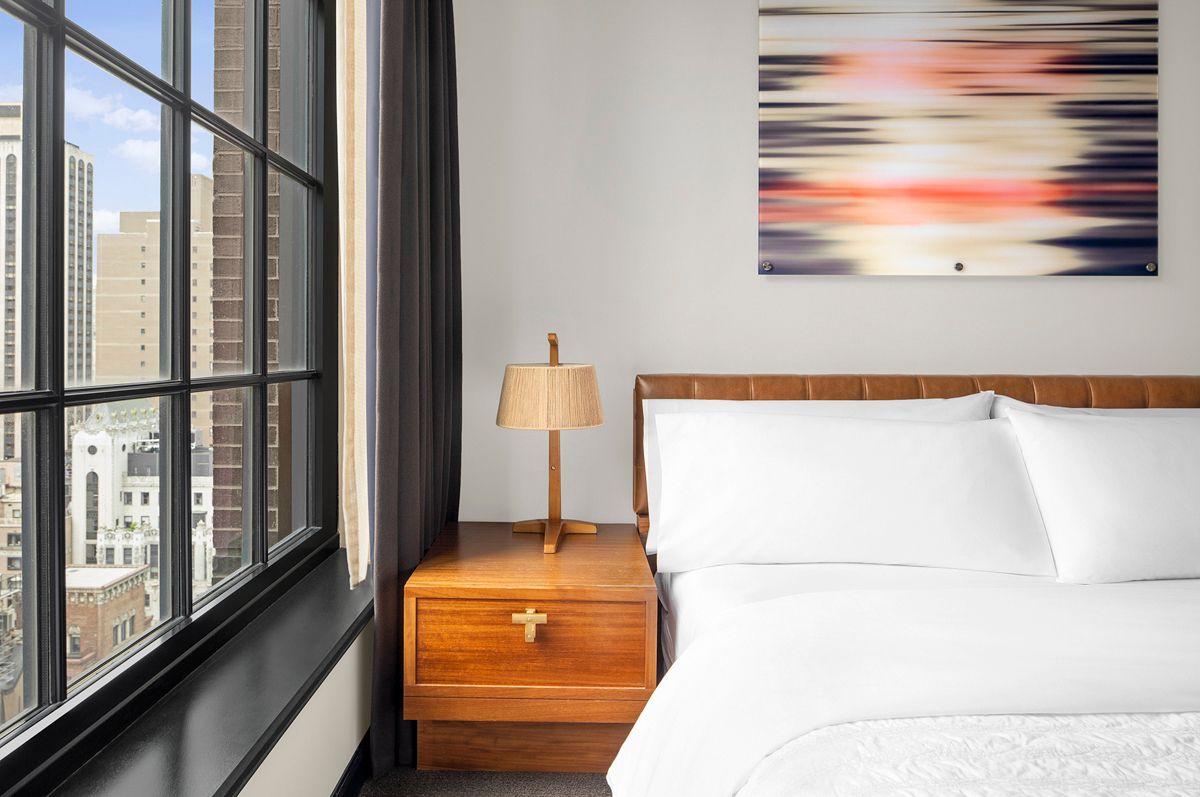 MER_NYCMO_Central_Park_Suite_Bedroom_Detail.jpg