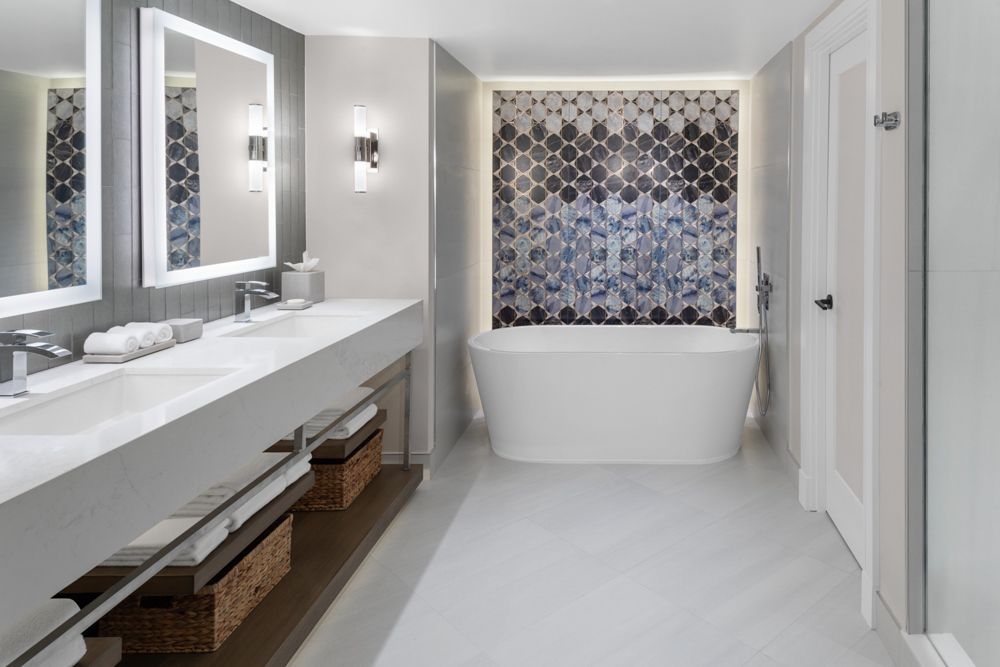 Atlantis_NASAK_Royal_Grand_Suite_Bathroom_Slcts.jpg