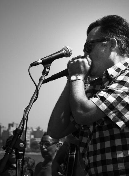 1Robbie_harmonica