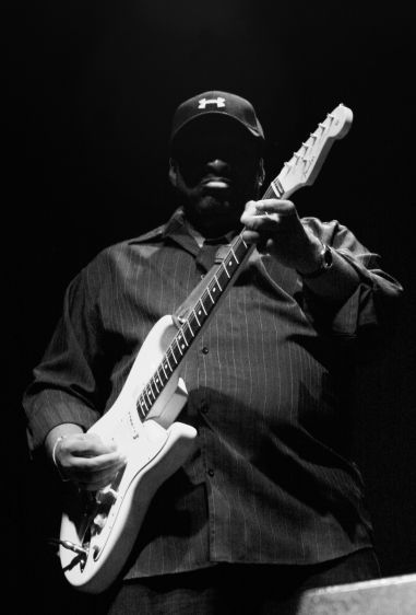 1james_cotton_blues_band_guitarist2_1