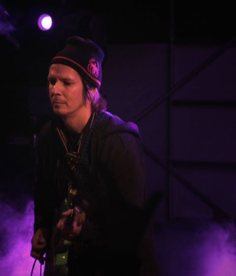 1paul_KO_guitarist_2