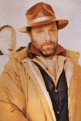 1jeffrey_red_plastichat