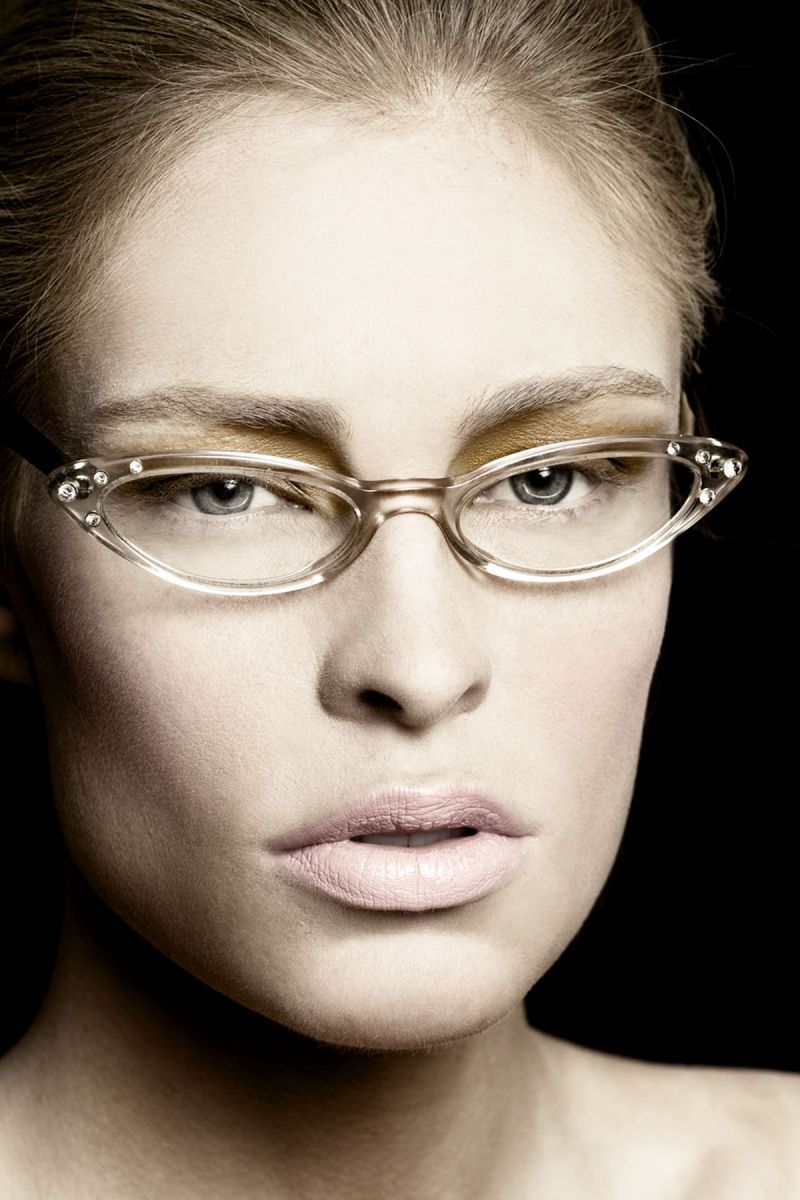 1davenport_glasses_web_crop_