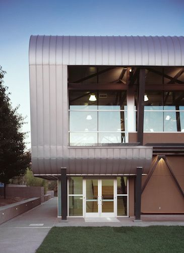 1Massih_Bentley_ExtVertRearD