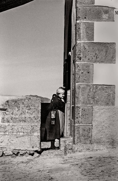 Woman praying Candelario, Spain 1974