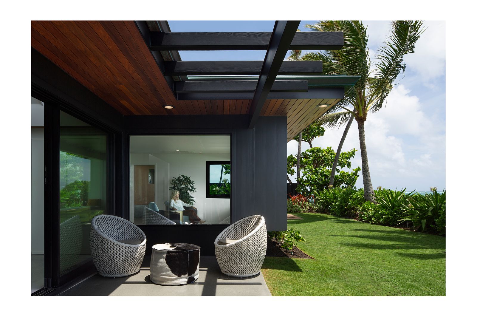 Livebooks-TaylorResidenceExterior.jpg