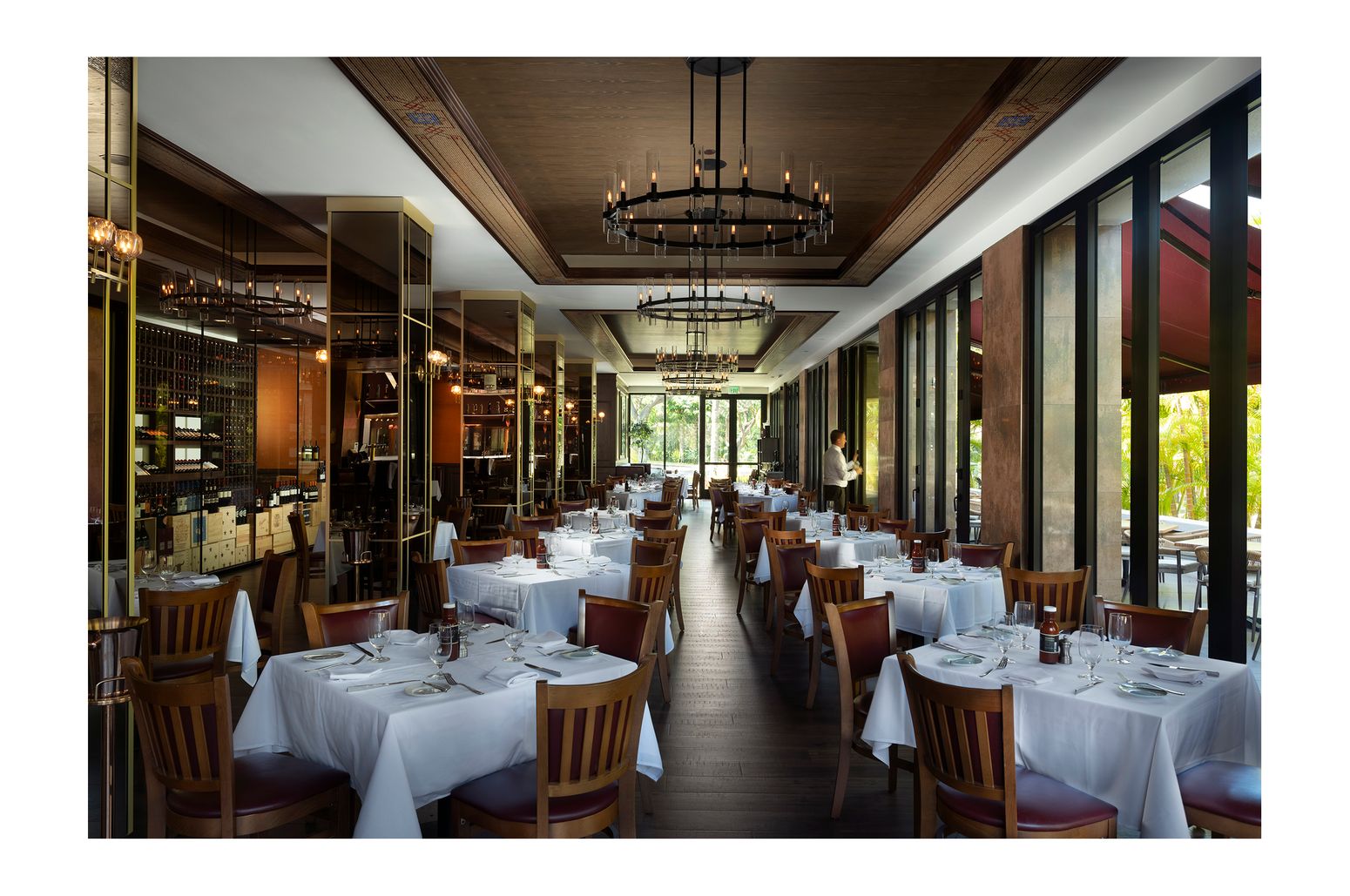 Livebooks-WolfgangSteakhouse-1.jpg