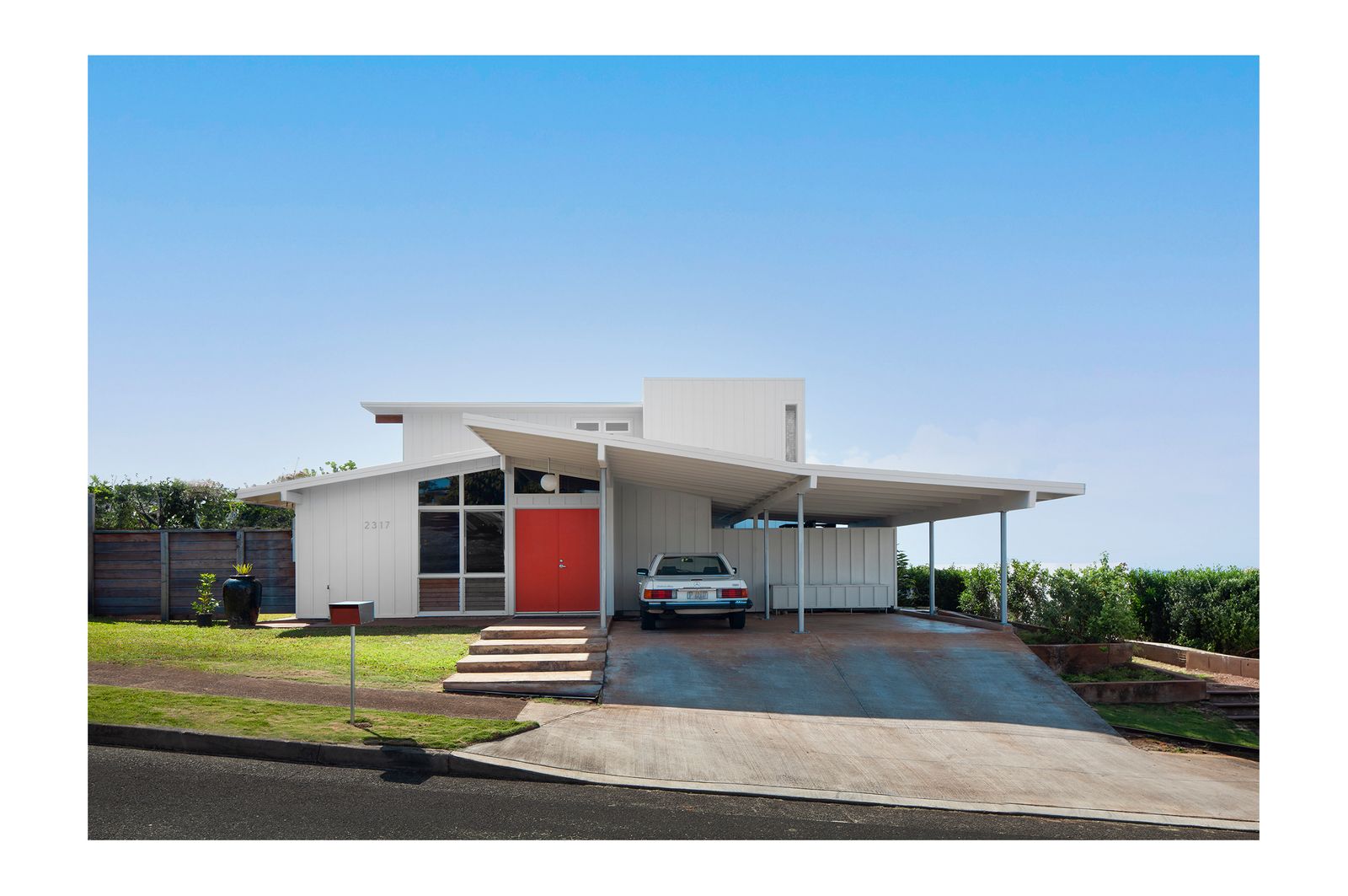 Livebooks-AhapuleHouse.jpg