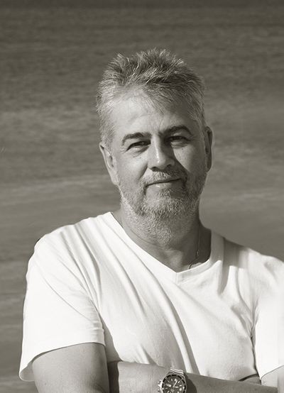 Livebooks-Olivier-Kahaoolawe_b&w.jpg