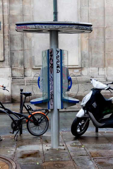 Paring, Telephones, Paris.