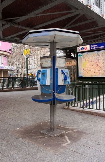 Circular Connection, Telephones, Paris, 2011.