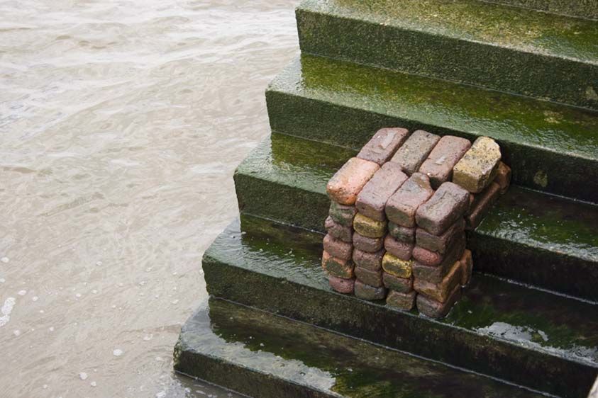 Cube I, Thames River, 2009.