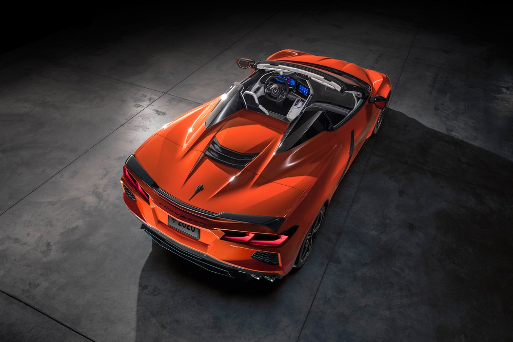2020-Chevrolet-Corvette-Stingray-Convertible-001.jpg