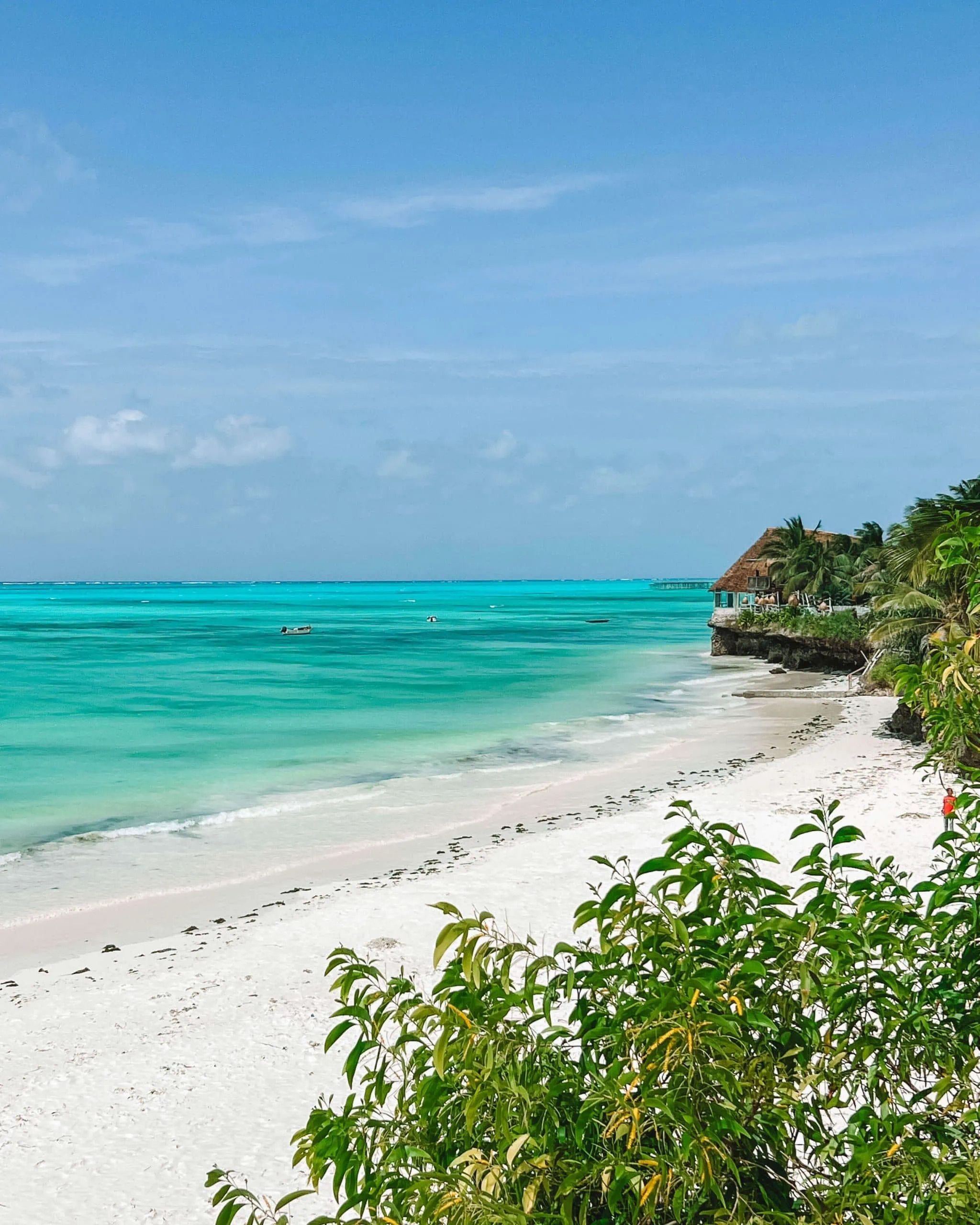 Durante este viaje también tendremos playas paradisiacas !! llegaremos en avión a la isla de Zanzibar desde Kenia para durante 4 días recorrer esta fantástica isla, sus playas, selva, cenotes y obviamente también tendremos un día para descansar y disfrutar a full de sus increíbles playas, además estaremos hospedados en la mejor zona de la isla !!! Isla de Zanzibar