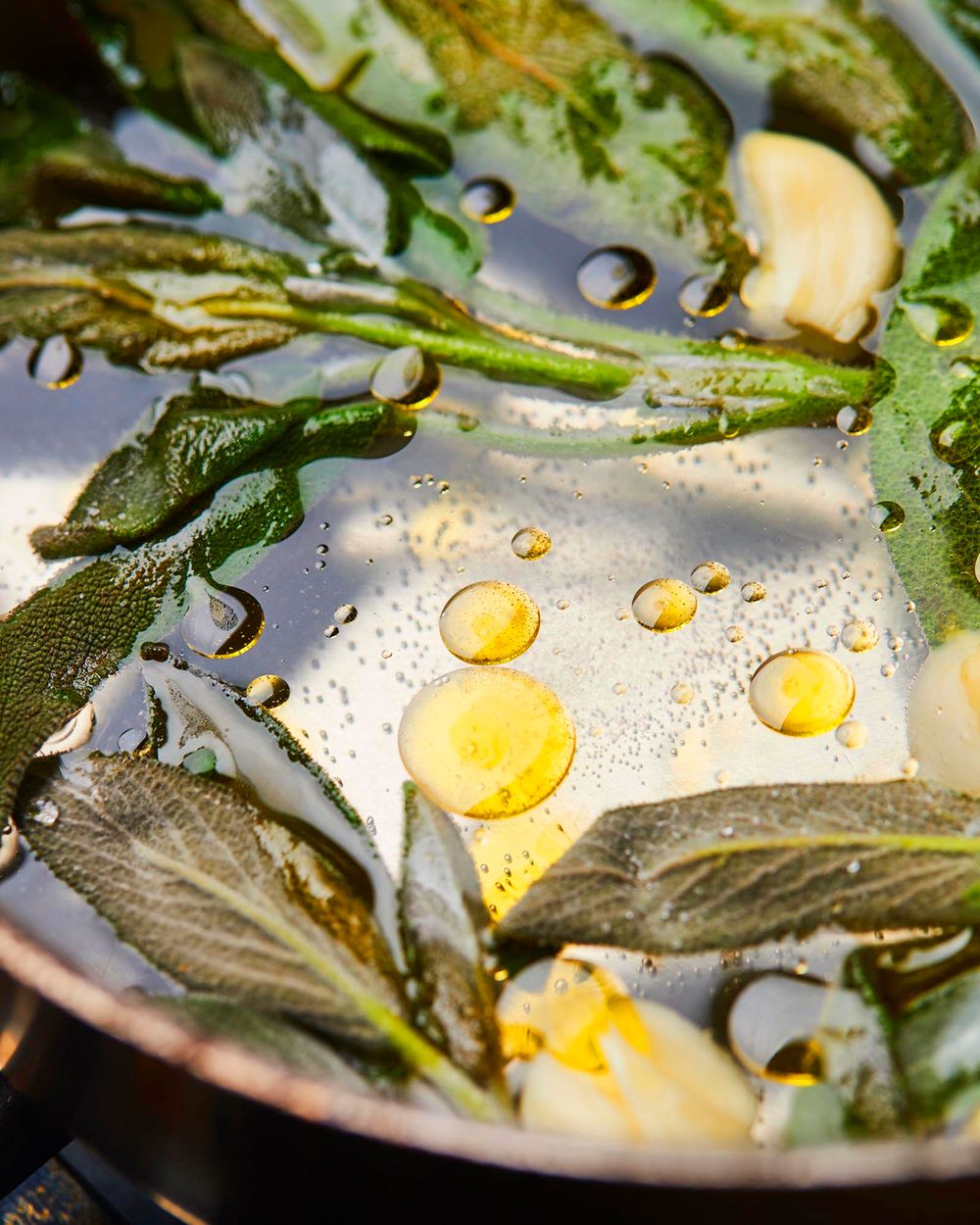 'Aigo Boulido' Broth